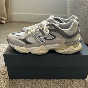 New Balance Grey 9060 Size 8W, 6.5M